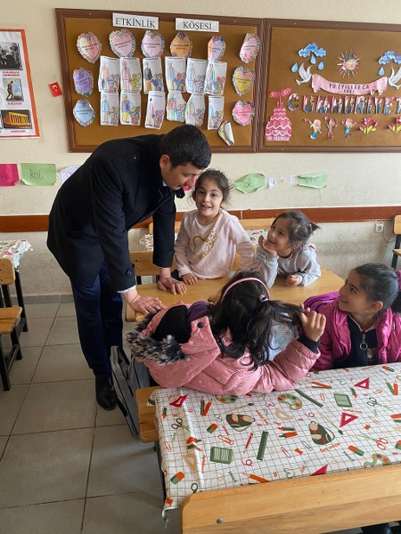 KAYMAKAMIMIZ AKIN ORUÇ ÖĞRENCİLERİN HEYECANINA ORTAK OLDU